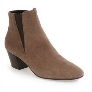 Aquatalia Faylynn Weatherproof Taupe Suede Ankle Bootie Boots Size 7.5